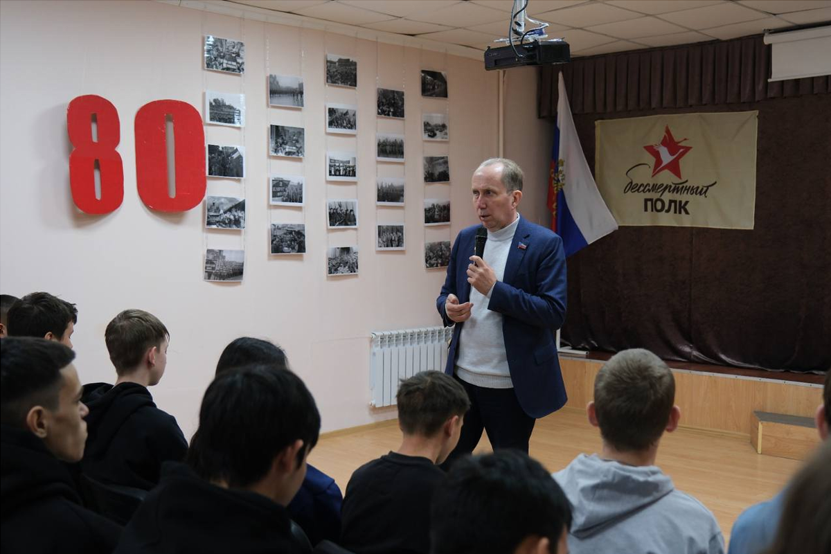 Спикер Гордумы Астрахани Игорь Седов обсудил востребованность рабочих профессий со студентами колледжа ЖКХ при АГАСУ