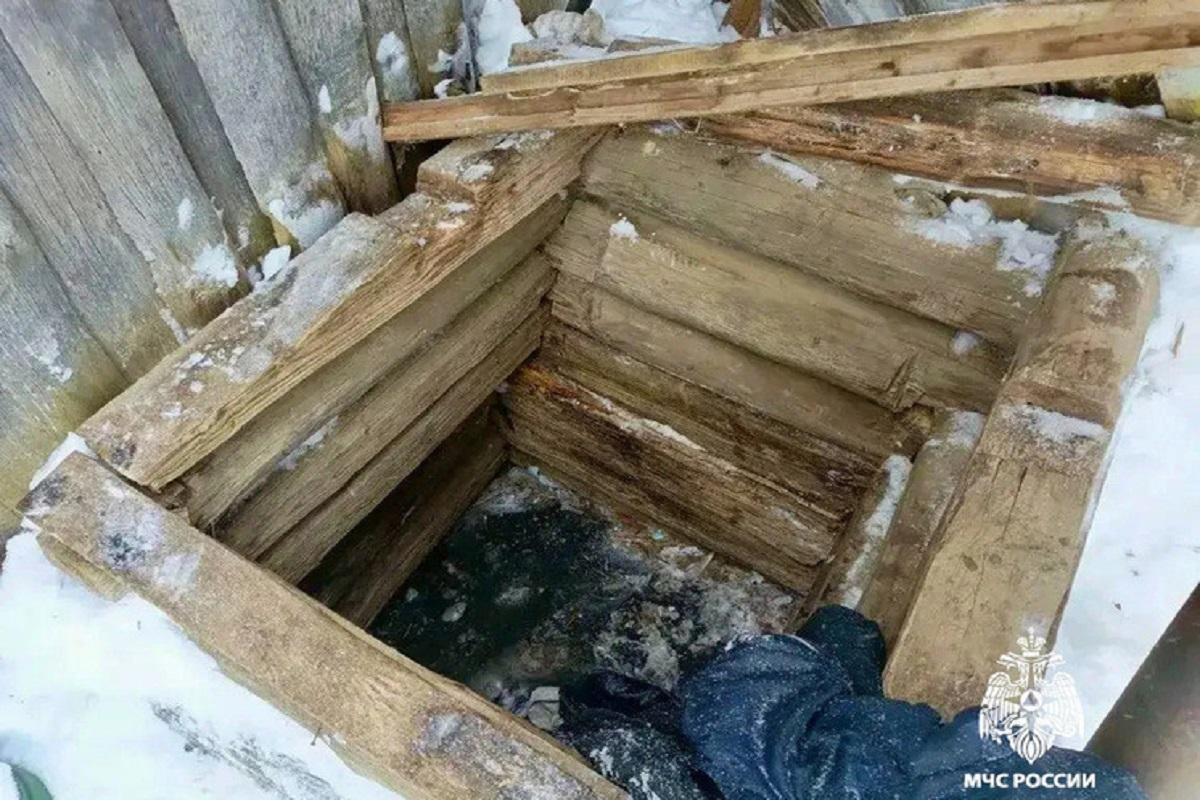 В Тверской области женщина упала в колодец — спасатели выехали на место