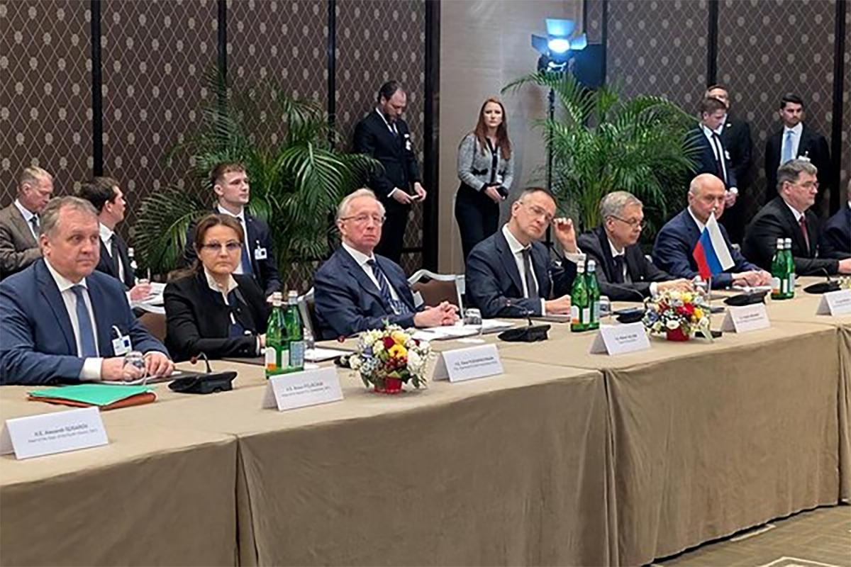 Энергетическое перемирие и битва за ЗАЭС: что обсуждают Мединский и Умеров в Женеве