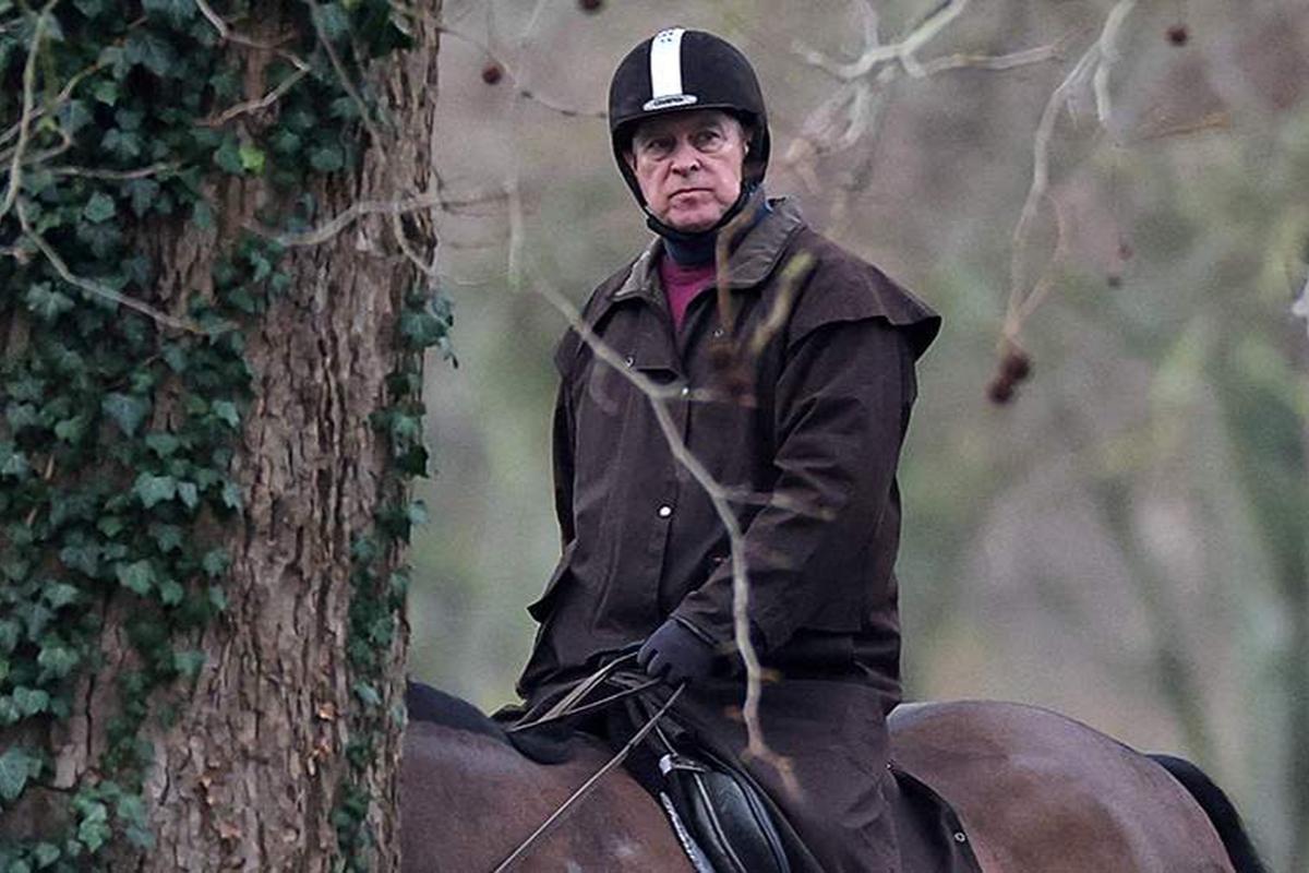 День рождения под конвоем: принца Эндрю увезли под арест прямо из дома в Сандрингеме