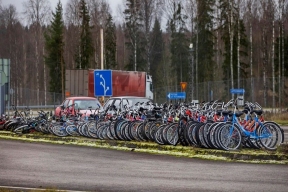 Finland raised €30,000 from the sale of refugee bicycles abandoned at the border