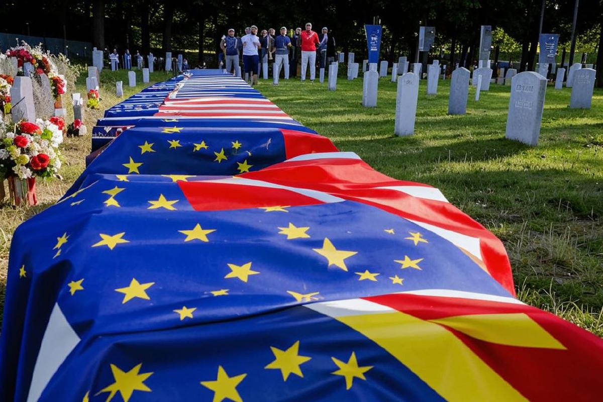 Медведев прокомментировал визит украинского руководства в Париж