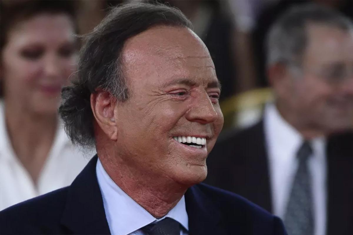 Хулио Иглесиас засудил вице-премьера Испании и требует покаяния на всю страну