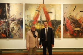 Юрий Бурлачко посетил выставку «Времена» народного художника России Виталия Коробейникова