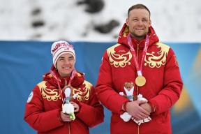 «По-человечески жаль, но политически неприемлемо»: немецкие лыжники демонстративно отвернулись от гимна России на Паралимпиаде