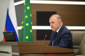 Поддержка участников СВО, детей-сирот и расселение аварийного жилья: Мурат Кумпилов обсудил реализацию нацпроектов, госпрограмм и партийных инициатив «ЕР» в Адыгее