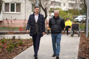 В Котельниках благоустроили сквер возле детского сада «Детство»