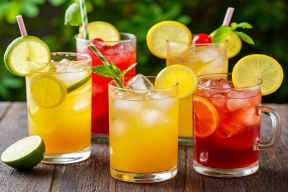 Как избежать обезвоживания: советы эксперта по напиткам в жару