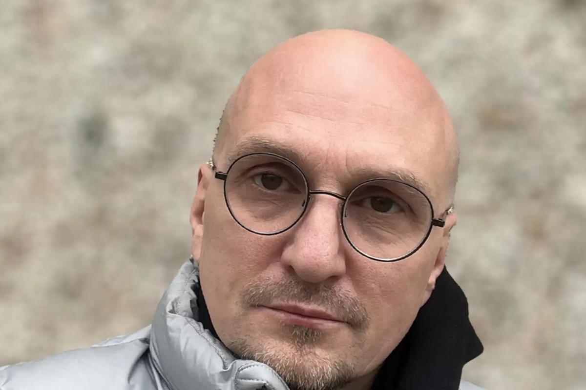 «Побои побоям рознь...потерпеть даже полезно»: Ведущий Карнаухов обратился к жёнам участников СВО