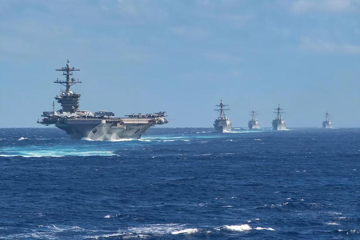 Иран поджег танкер США ракетами в отместку за потопленный фрегат