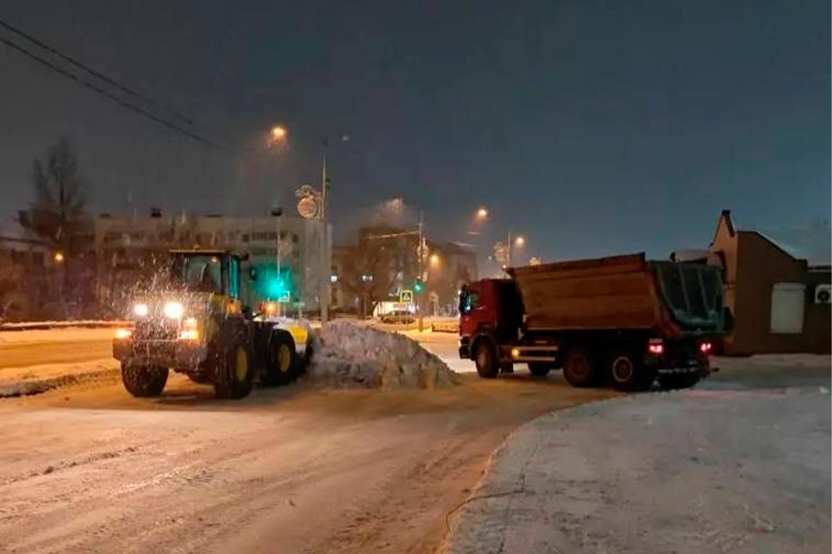 Мэр Сергей Надсадин поставил задачу вдвое увеличить группировку снегоуборочной техники в Южно-Сахалинске