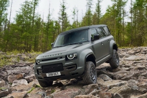 Запасной аэродром «Дефендер»: Jaguar Land Rover зарегистрировал в России культовый внедорожник на кириллице