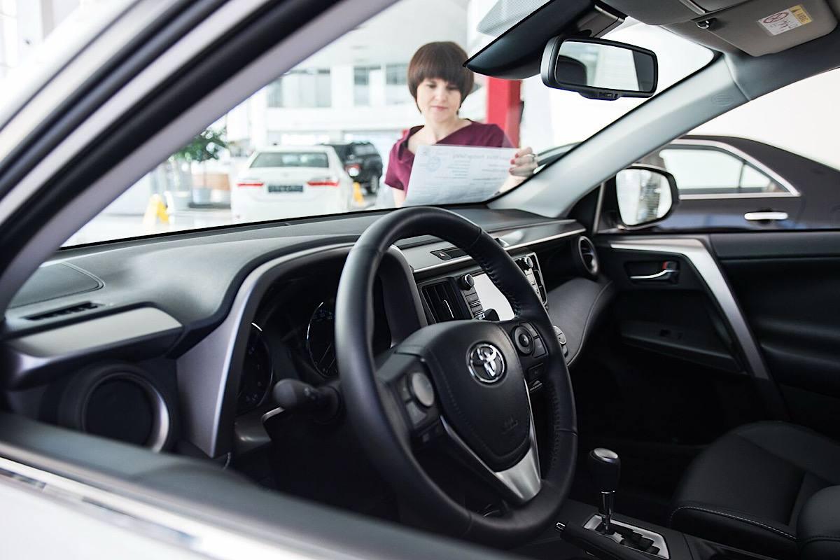 Эксперт Колесников объяснил, почему россияне выбирают гибридные автомобили из Японии