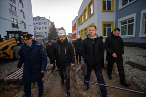 Мэр Анапы Василий Швец проверил ход работ в ДК и новом детсаду в Витязеве