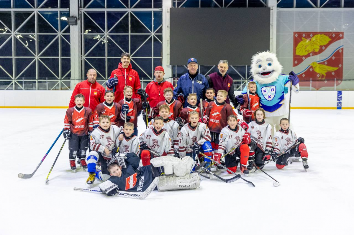 Руслан Заголовацкий: Легенда советского хоккея Сергей Светлов провел мастер-класс для юных игроков Орехово-Зуевского городского округа