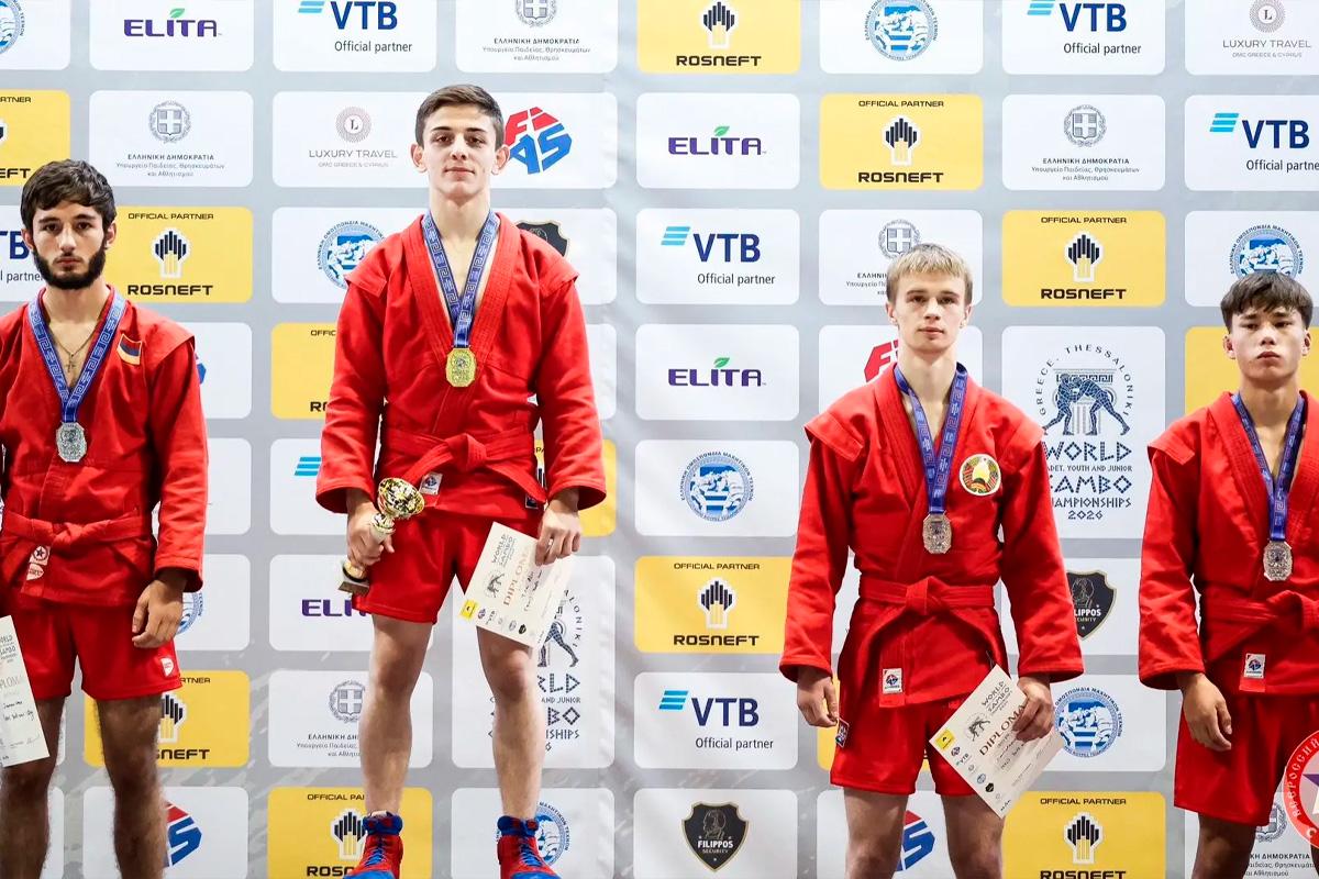 Глава Адыгеи Мурат Кумпилов поздравил спортсмена Алия Цея с победой в Молодежном первенстве мира по самбо в Греции