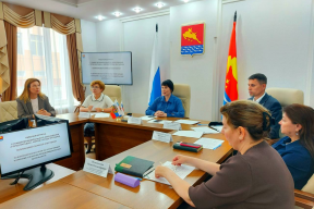 «Будем шаг за шагом делать город уютнее и красивее»: Мэр Лариса Поликанова обсудила с предпринимателями Магадана вопросы благоустройства и оформления торговых объектов