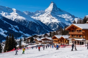 Трагедия в Альпах: при взрыве и пожаре в баре на швейцарском курорте погибли люди