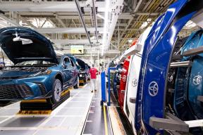 Североамериканский разрыв: производство Toyota в Канаде рухнуло на 46%, а в США рвануло вверх — что происходит с японским гигантом
