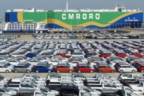 Китай перекрыл главный канал ввоза машин в РФ: сотни авто застряли на границе, цены поползли вверх