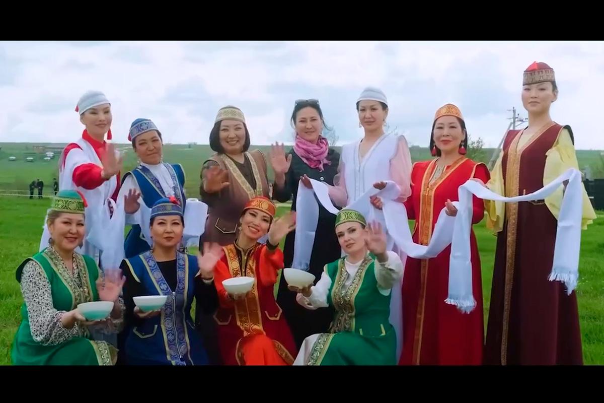 Глава Калмыкии Бату Хасиков: Элиста приняла финальный концерт Фестиваля тюльпанов с участием этно-исполнителей