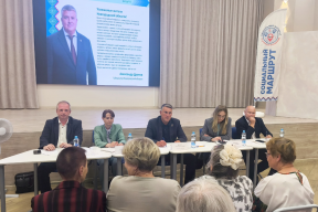 Глава Великого Новгорода Александр Розбаум провел встречу с жителями Западного района в рамках проекта «Социальный маршрут»