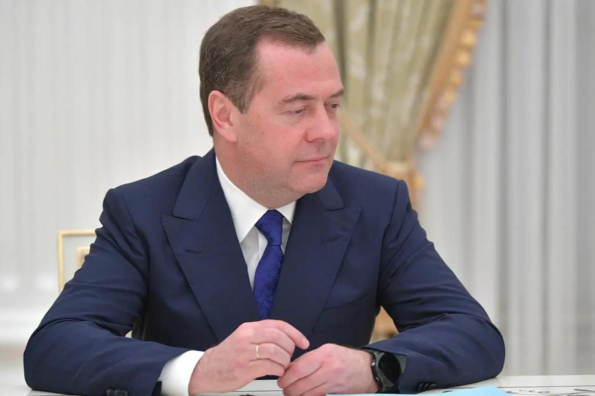 Оборзевшие преступники: Медведев объяснил переход захваченного танкера под российский флаг