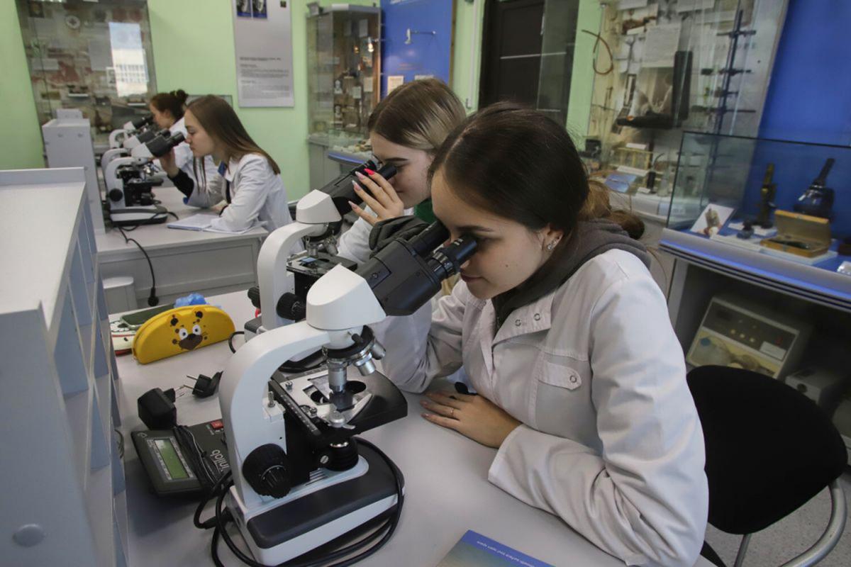 Тысяча лабораторий для рывка: «Единая Россия» замкнет цепочку от науки до производства — как проект станет основой технологического лидерства