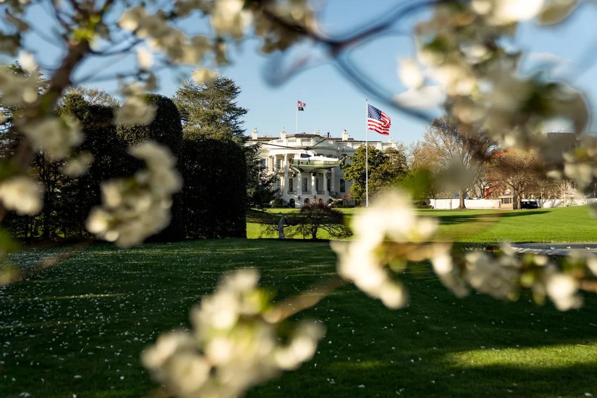 Сенсационный уход: пресс-секретарь Трампа покидает пост, и это стало шоком для Белого дома