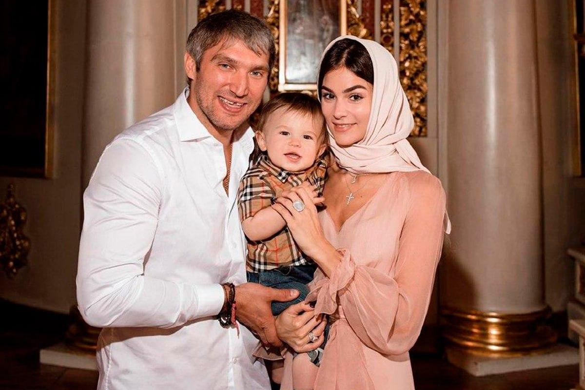 «Жена, друг и любовница в одном флаконе». Чем Анастасия Шубская покорила Александра Овечкина