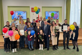 Глава города Рассказово Вера Соколова торжественно вручила свидетельства о праве на получение социальной выплаты на приобретение жилья восьми молодым семьям