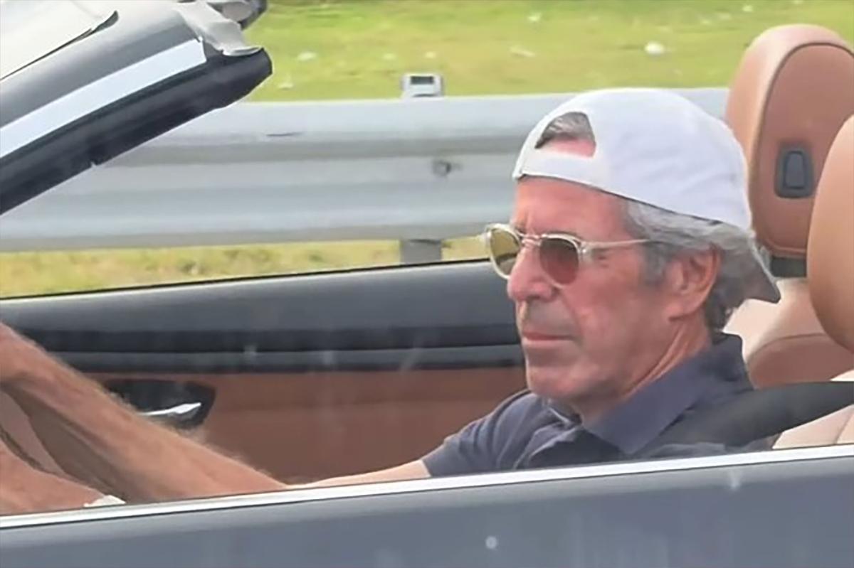 «Эпштейн жив!»: двойник покойного финансиста попал на видео во Флориде и взорвал интернет своим объяснением