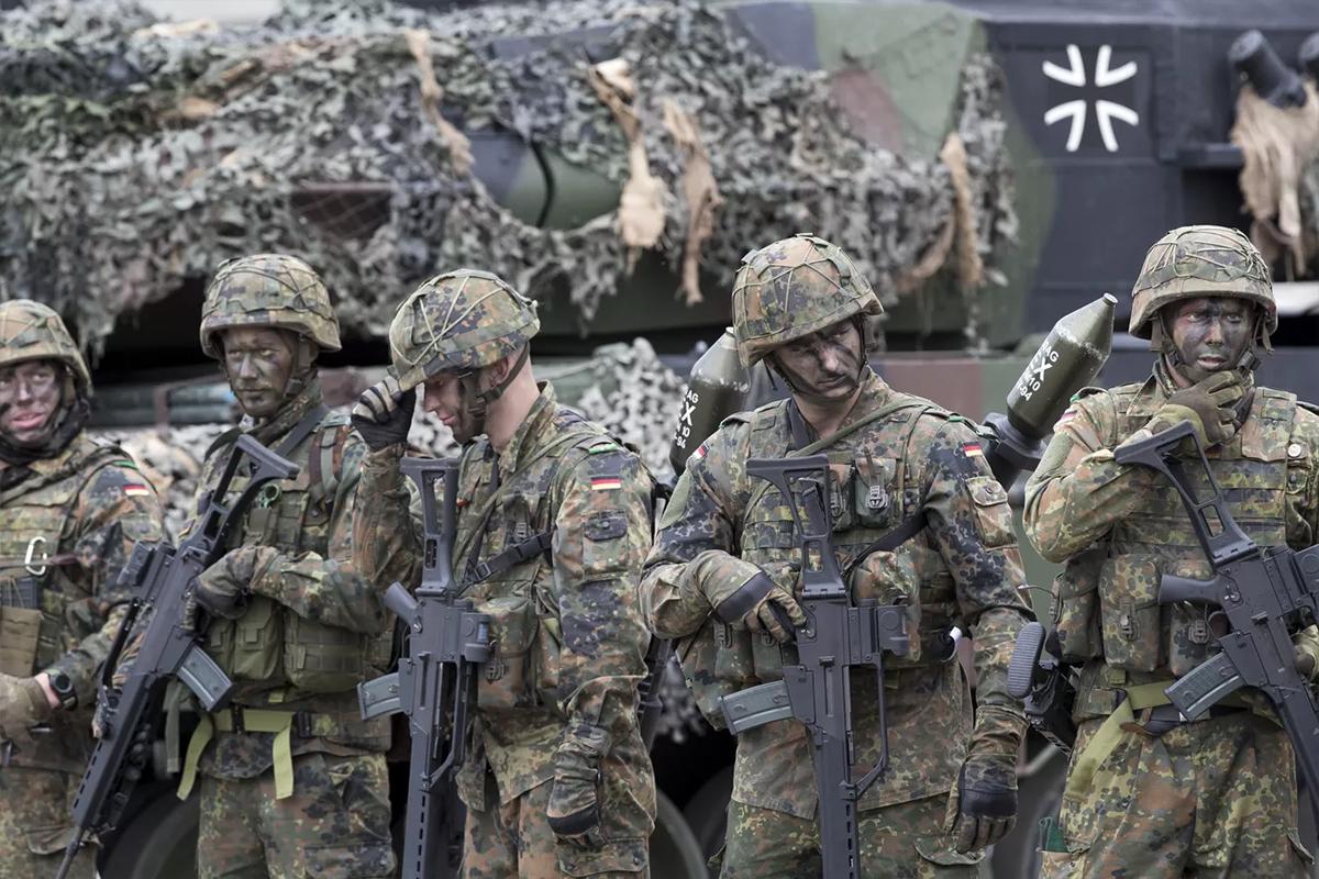 Школьники в Германии анонсировали акцию протеста против закона о военной службе