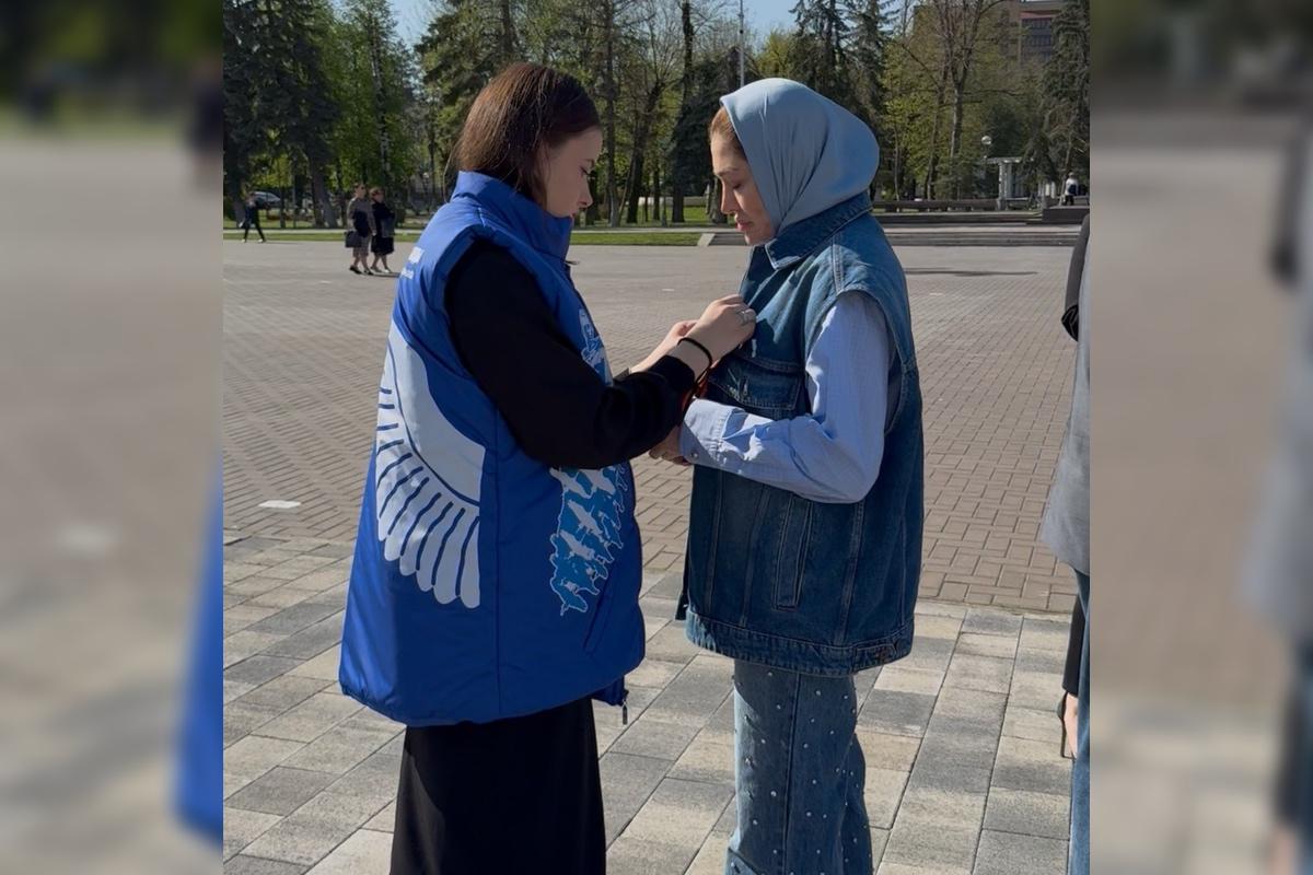 В Черкесске раздавали 6000 георгиевских лент к годовщине Победы