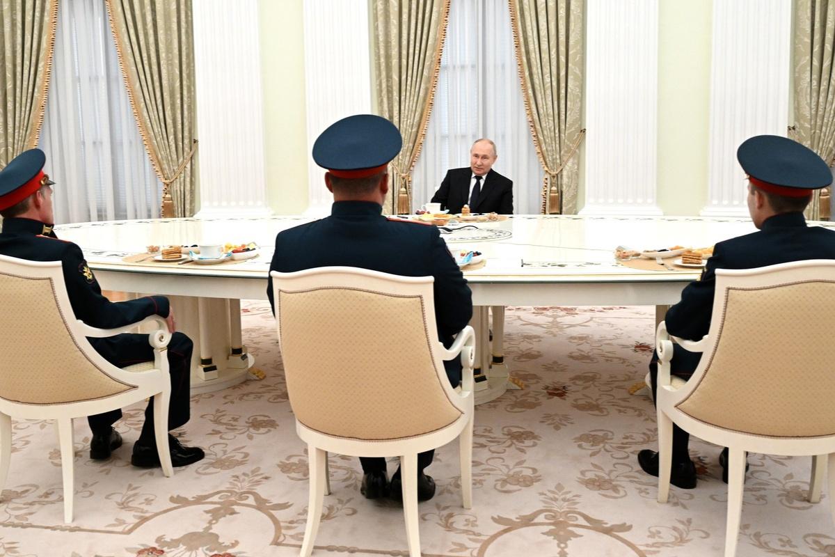 От окопов к креслу депутата: Герои России идут в политику