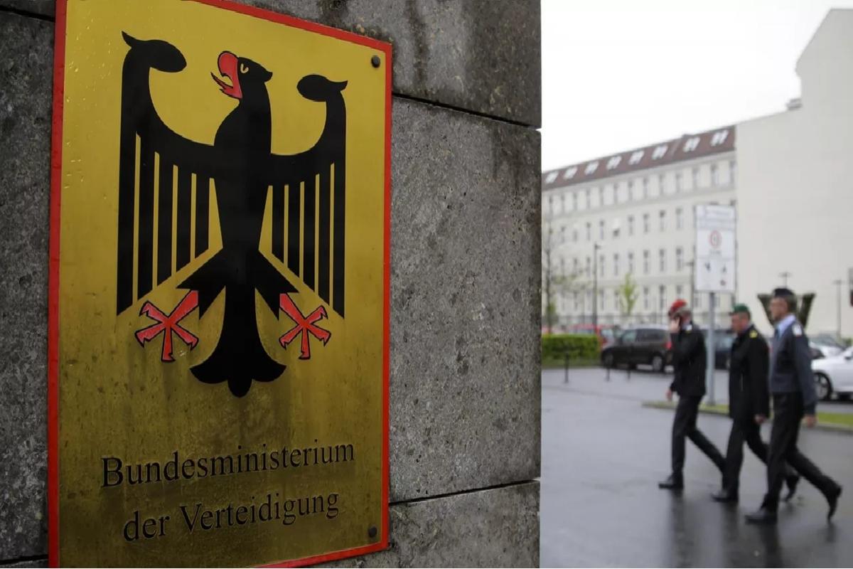 В Бундестаге заявили, что украинские мужчины должны вернуться на родину для участия в боевых действиях