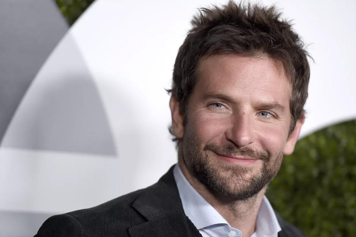 51-летний Брэдли Купер прокомментировал слухи о пластической операции