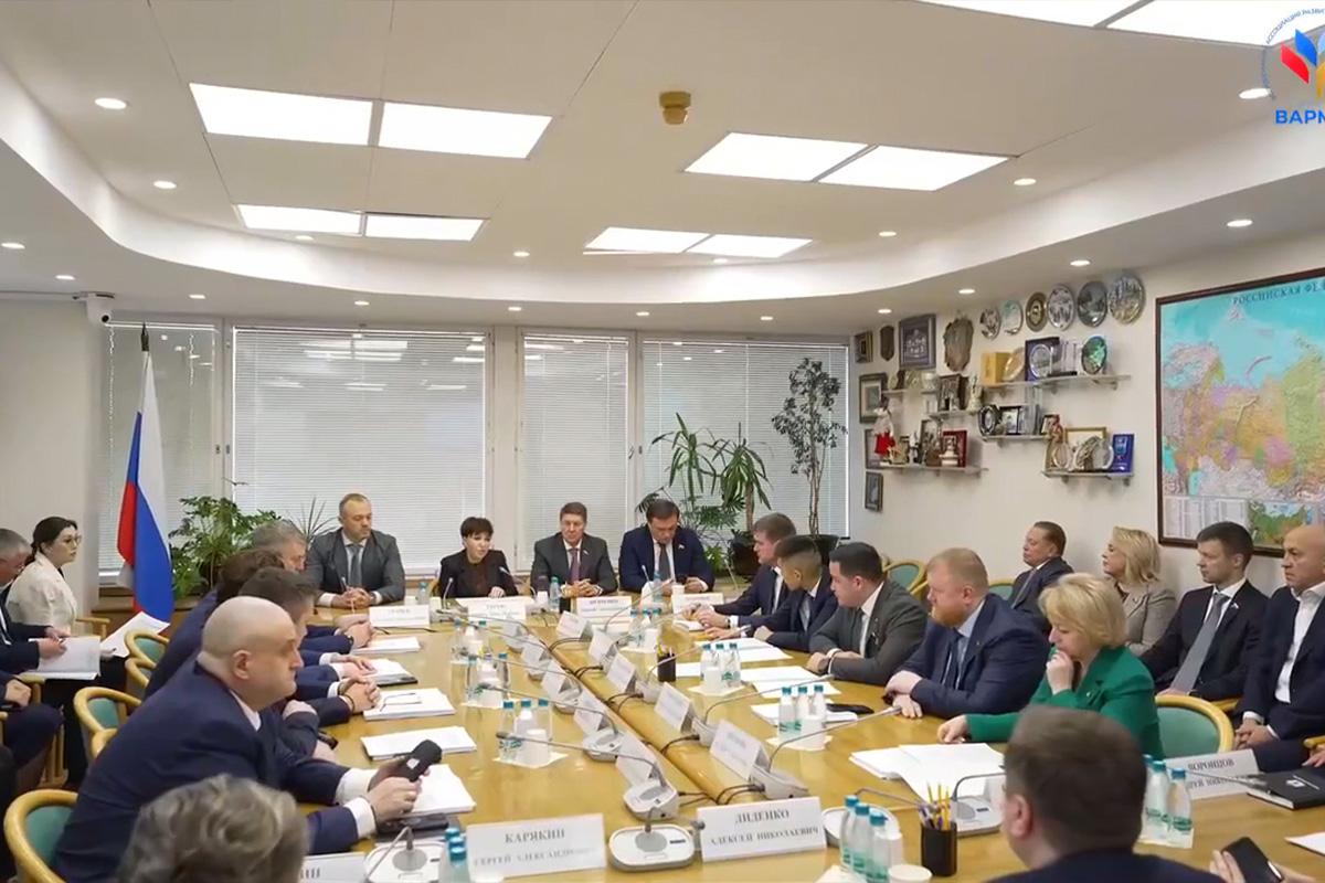 Представители ВАРМСУ, Совета Федерации и Госдумы обсудили новые подходы к вовлечению муниципального сообщества в разработку федеральных решений