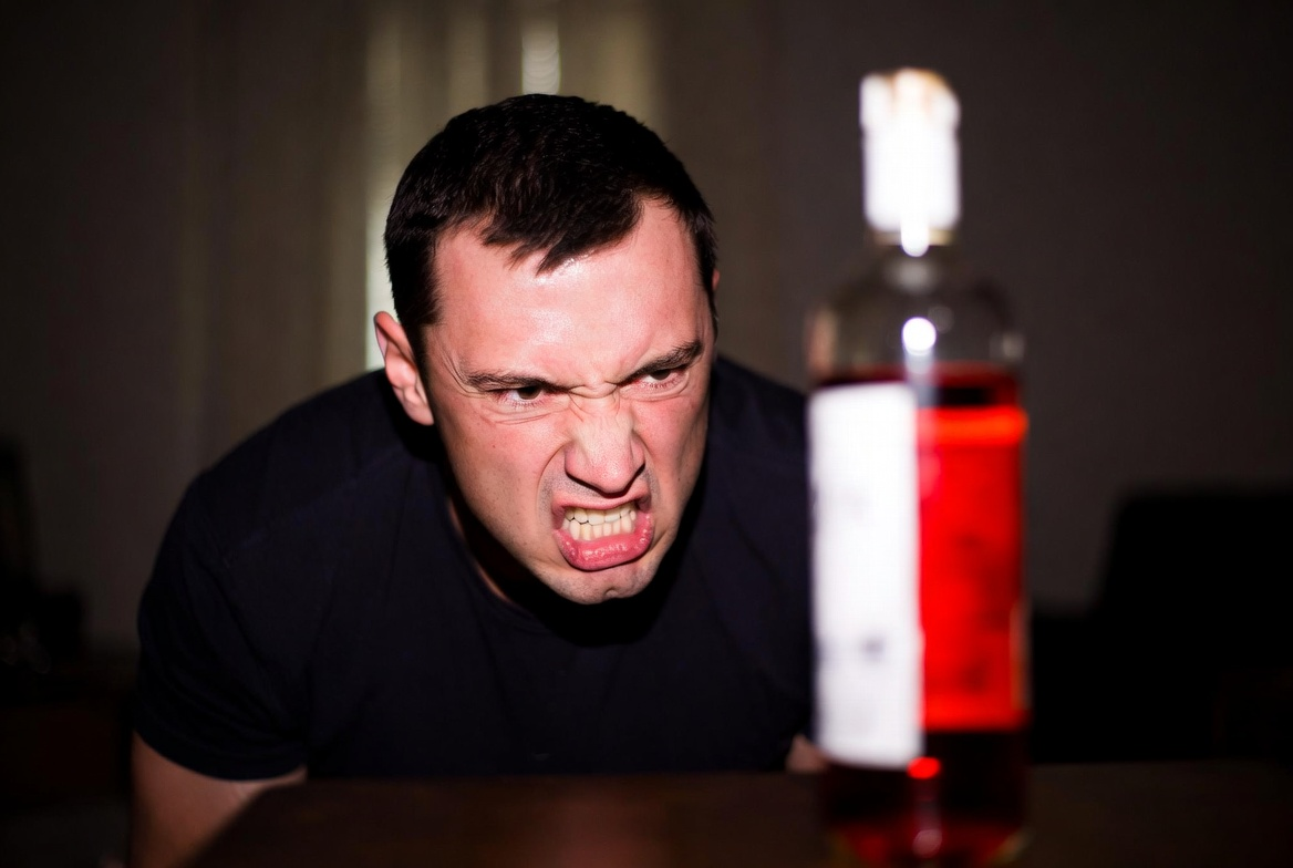 Нарколог развенчал популярный миф о тестировании на алкоголизм