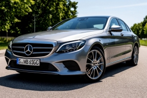 Продажи Mercedes в России выросли вдвое