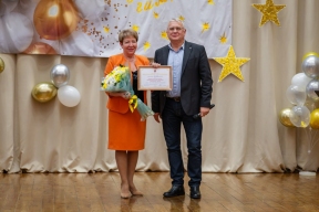 Мэр Магадана Лариса Поликанова поздравила коллектив гимназии №24 с юбилеем