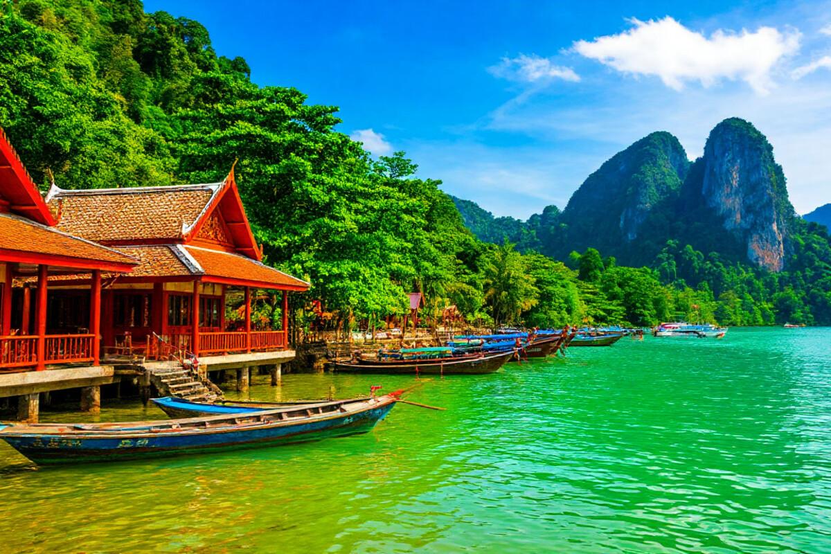 Авиакомпания Azur Air прекратила полеты из Иркутска в Таиланд