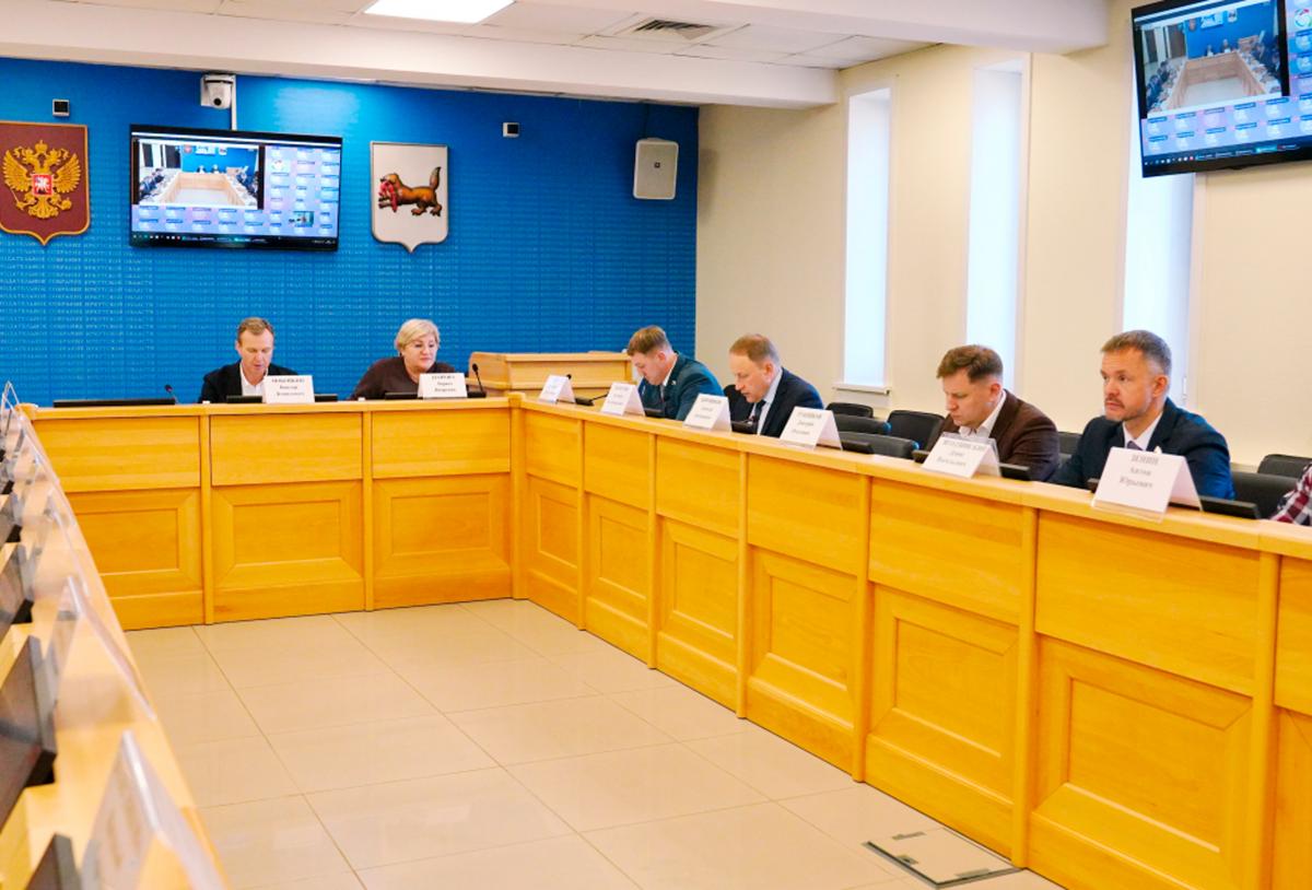 Депутаты Заксобрания Приангарья предложили развивать панельное домостроение и поддержать строительную отрасль