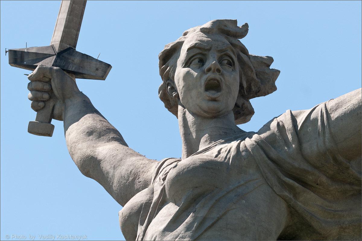 В Ленинском районе Кемерова установили копию статуи Родины-матери