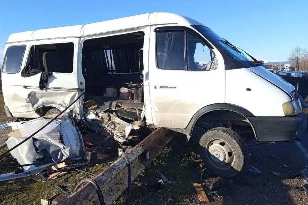 Смертельная маршрутка в КБР: «Газель» с рабочими разбилась на трассе, один погиб, двое в больнице