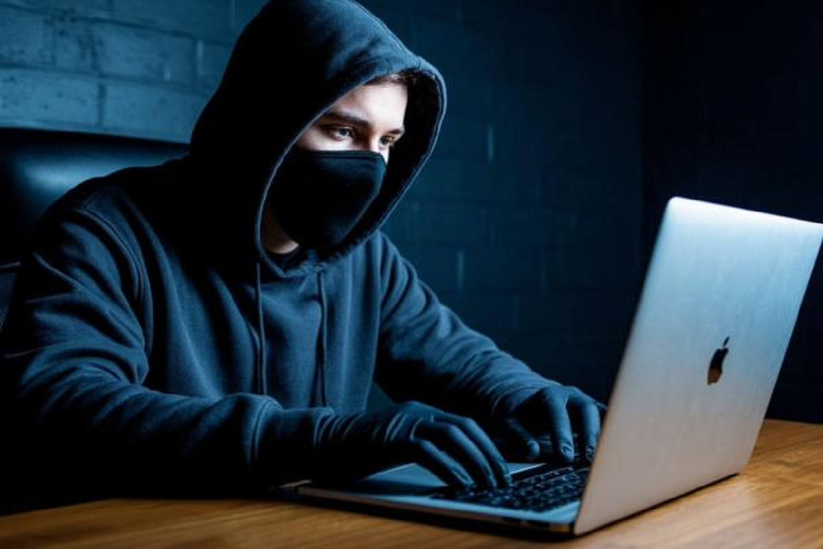 Мошенники научились блокировать банковские карты жертв