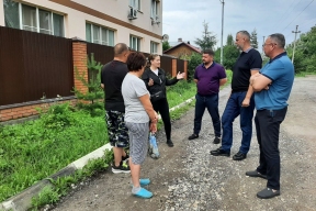 Замглавы г.о. Чехов проконтролировал ремонт дороги в Манушкино