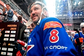 Alexander Ovechkin's biography with rare archival photographs is on sale.