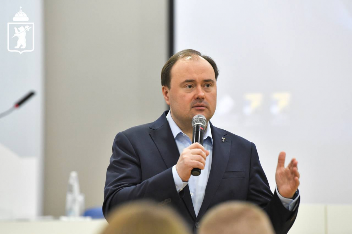 Мэр Ярославля Артем Молчанов обсудил с коллективом Ярославского моторного завода участие предприятия в социальных проектах