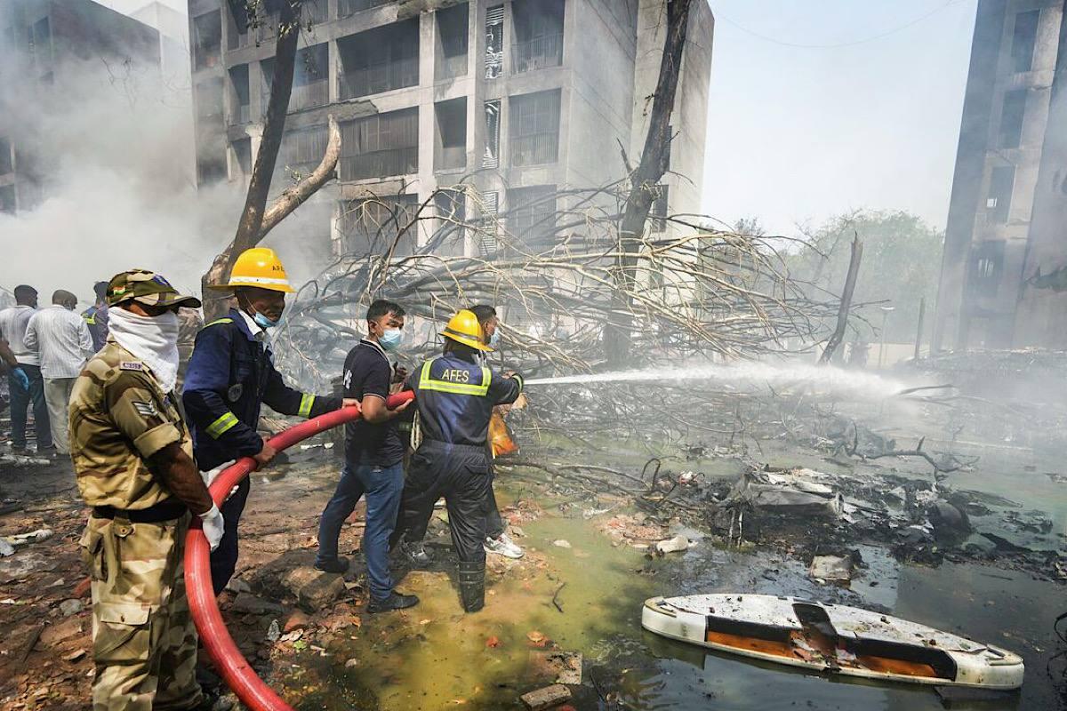 Gujarat plane crash: airliner crashes into medics' hostel